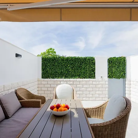 Modern Family Townhouse *